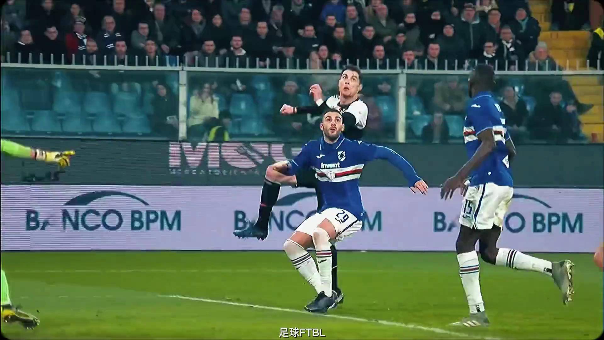 包含球星爆发！足球赛场再现神级操作的词条