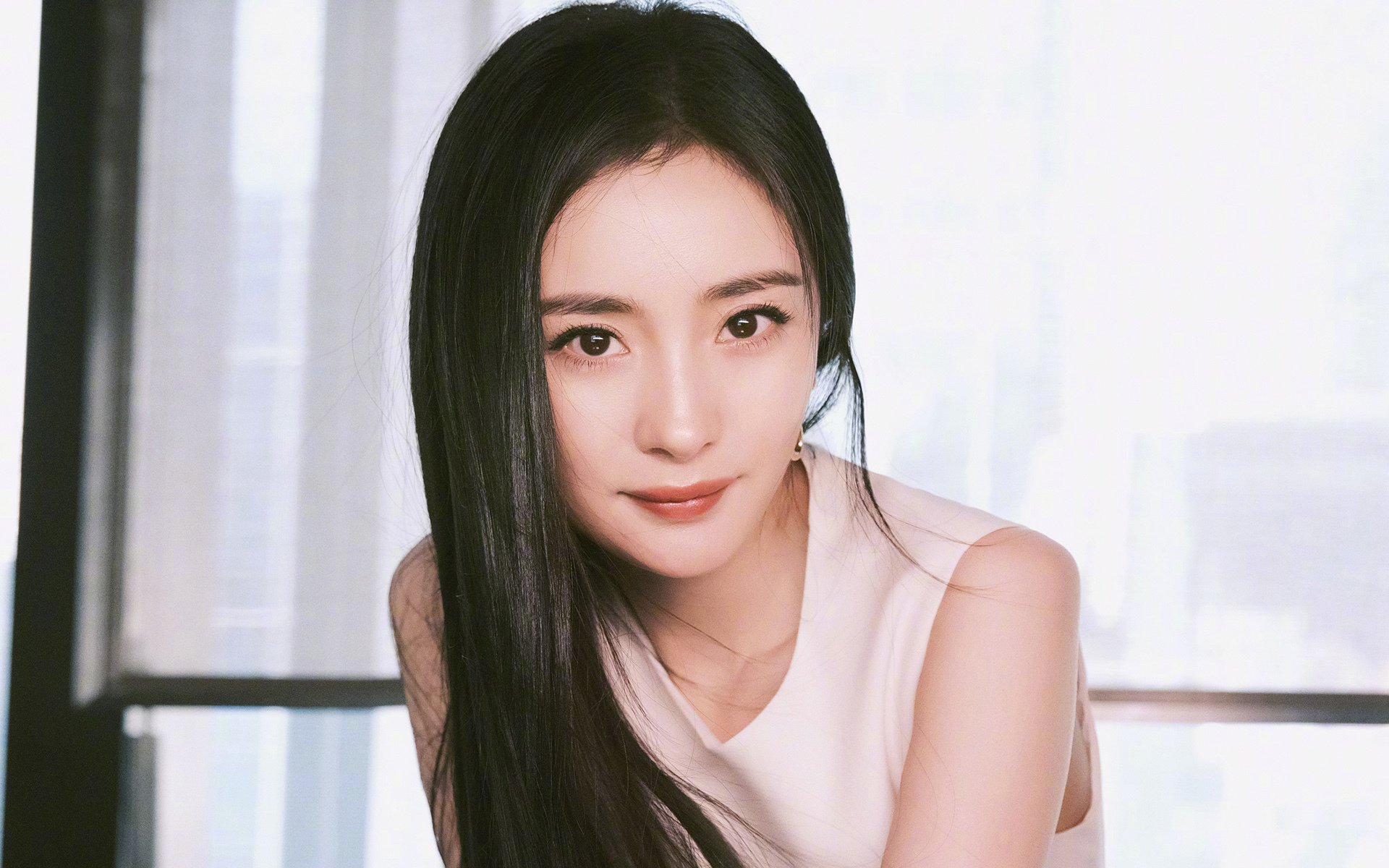 看到AC米兰速胜喀麦隆这个组合,确实会让人一愣—俱乐部如何与国家代表队比赛?这更像是一场充满想象力的跨维度对决。让我们以此为创意出发点,撰写一篇兼具专业分析与故事张力的文章