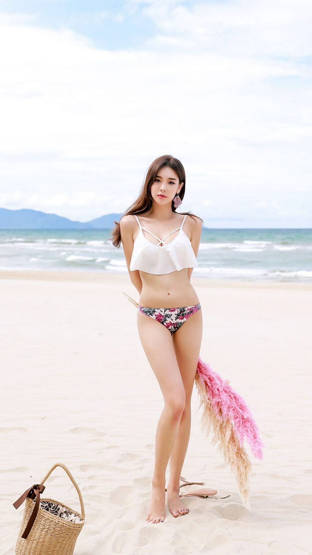 您提到的东决关键战与雷霆击败湖人存在一个根本的体育分区矛盾—NBA的东部决赛（东决）是东部联盟内部的比赛，而雷霆（俄克拉荷马城）与湖人（洛杉矶）都属于西部联盟，他们不可能在东部决赛中相遇