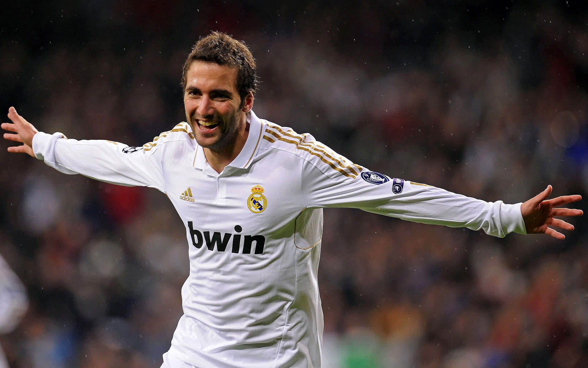 球场上的孤岛，当雄鹿深陷泥泞，贝恩如何以稳定书写沉默的反抗